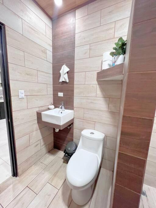 Orange Apartment 5 Min Aeropuerto Juan Santamaria Alajuela Extérieur photo